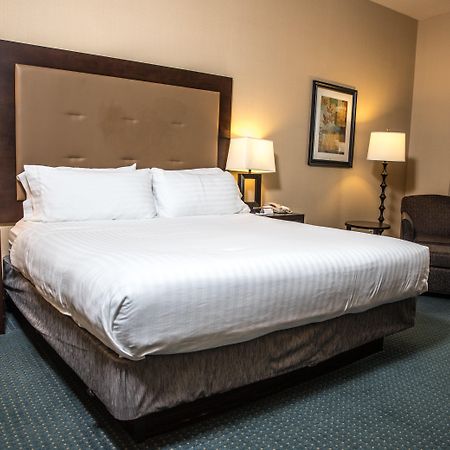 Holiday Inn Express & Suites Detroit - Novi By Ihg Exterior photo