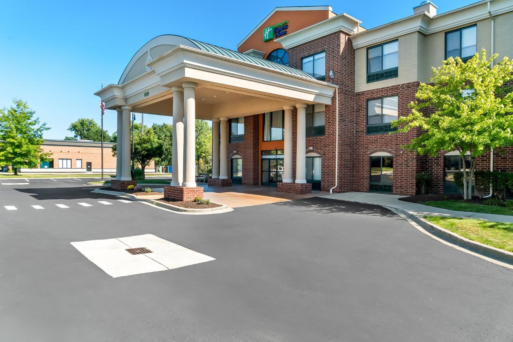 Holiday Inn Express & Suites Detroit - Novi By Ihg Exterior photo