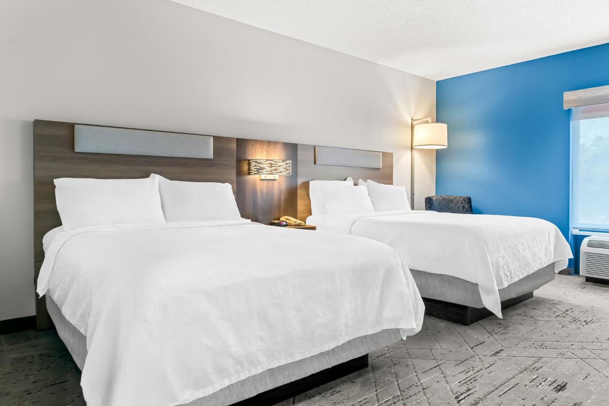 Holiday Inn Express & Suites Detroit - Novi By Ihg Exterior photo