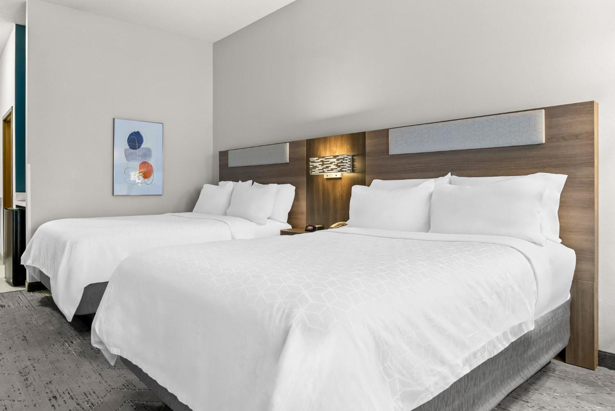 Holiday Inn Express & Suites Detroit - Novi By Ihg Exterior photo
