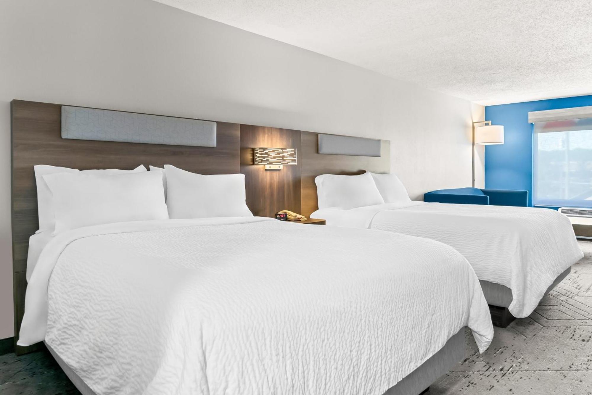 Holiday Inn Express & Suites Detroit - Novi By Ihg Exterior photo